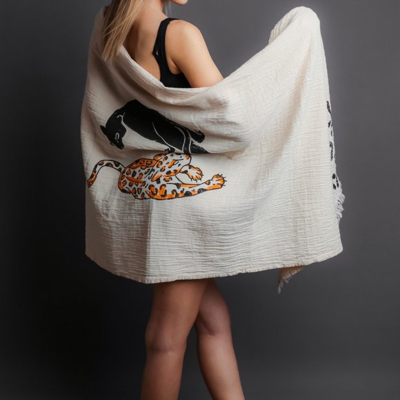 ICONIUM Luxury LEOPARD printed, muslin Peshtemal for women - Picture 6 of 7